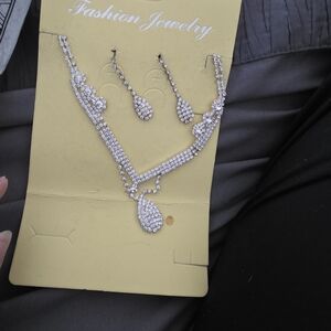 Elegant Silver Necklace and Earring Set